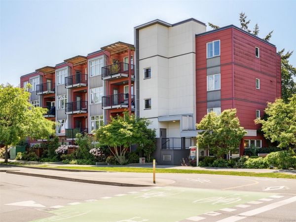 4030 Borden St, Unit #205, Saanich, BC V8X 2E9