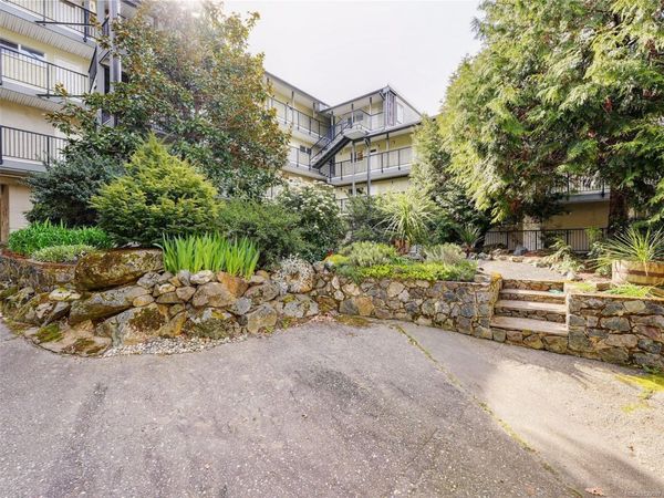 991 Cloverdale Ave , Unit #201, Saanich, BC V8X 2T5