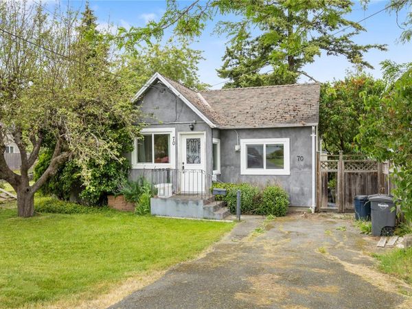 70 Hampton Rd , Saanich, BC V8Z 1G4