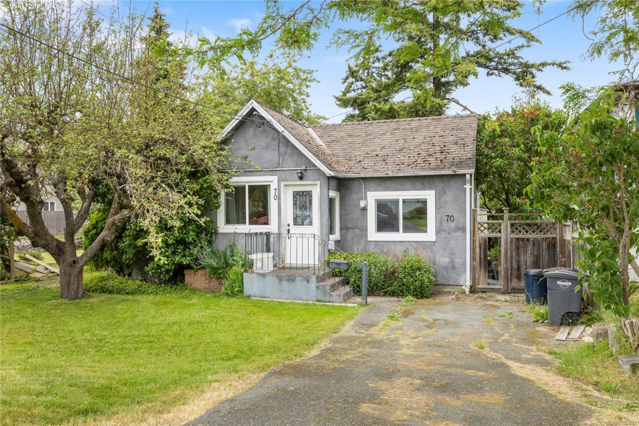 70 Hampton Rd  Saanich, BC V8Z 1G4