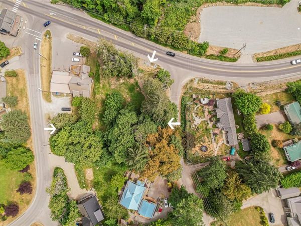 2 Drake Rd, Salt Spring, BC V8K 2K8