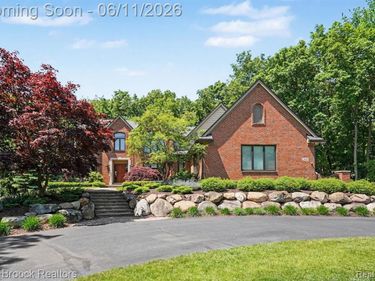 1300 Oak Hollow Drive, Milford Twp, MI 48380