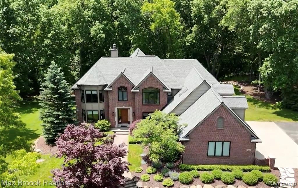 1300 Oak Hollow Drive, Milford Township, MI 48380 Main Photo