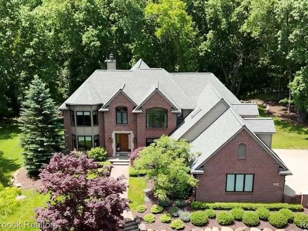 1300 Oak Hollow Drive, Milford Twp, MI 48380