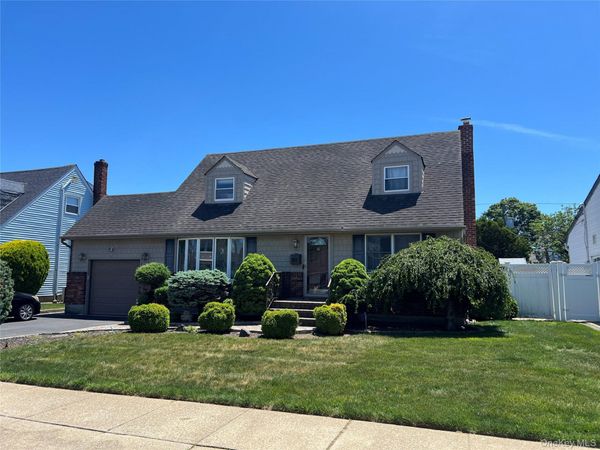 41 Ontario Avenue , Plainview, NY 11803