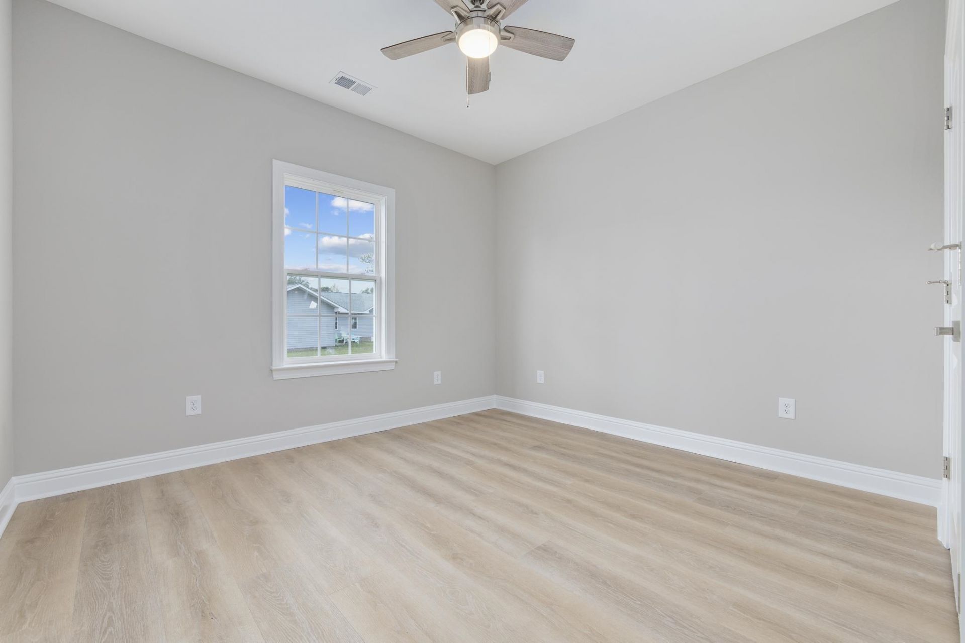 1904 Blue Bird Rd.  Photo 11