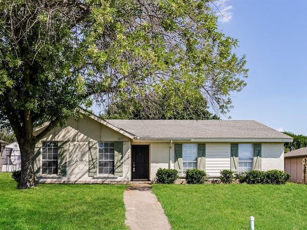 1217 Meadow Creek Drive, Lancaster, TX 75146
