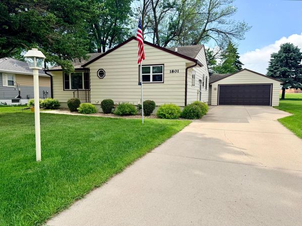 1801 S Shore Drive , Worthington, MN 56187