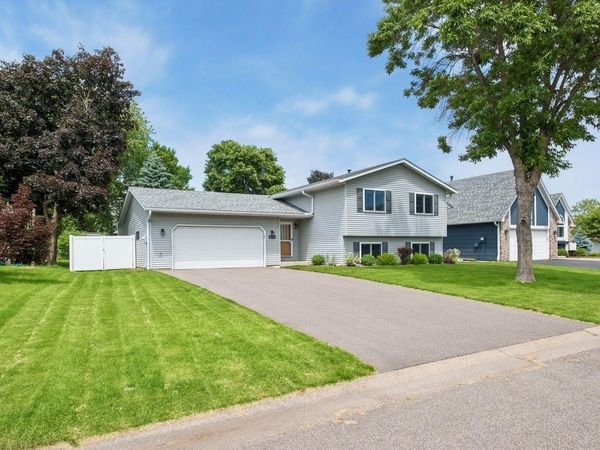 5533 Golfview Lane N, Oakdale, MN 55128