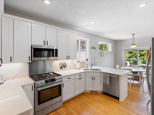 10548 Spyglass Drive, Eden Prairie, MN 55347
