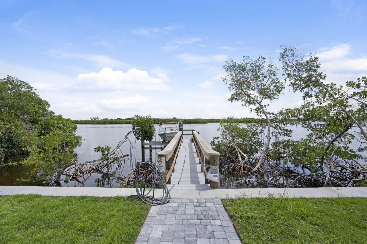 711 Tropical Drive , Bradenton, FL 34208 Photo