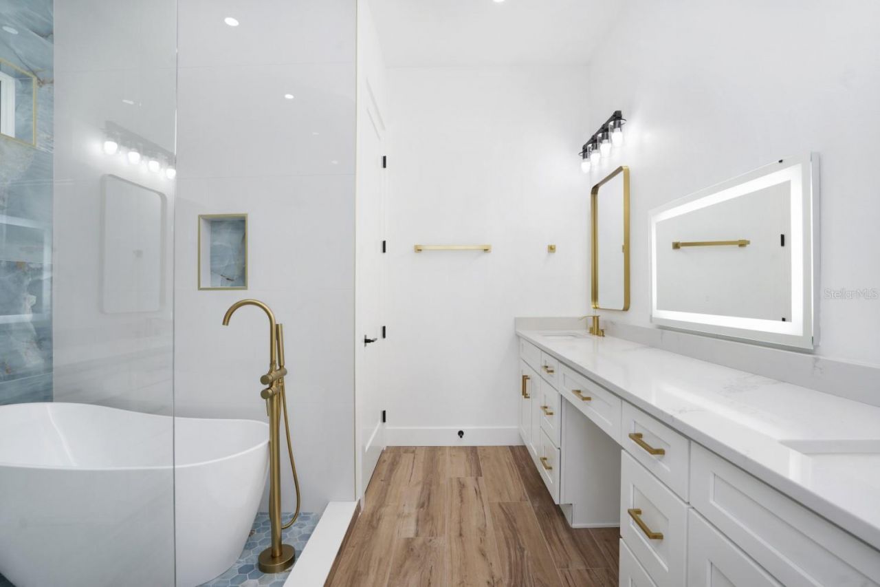 711 Tropical Drive , Bradenton, FL 34208 Photo