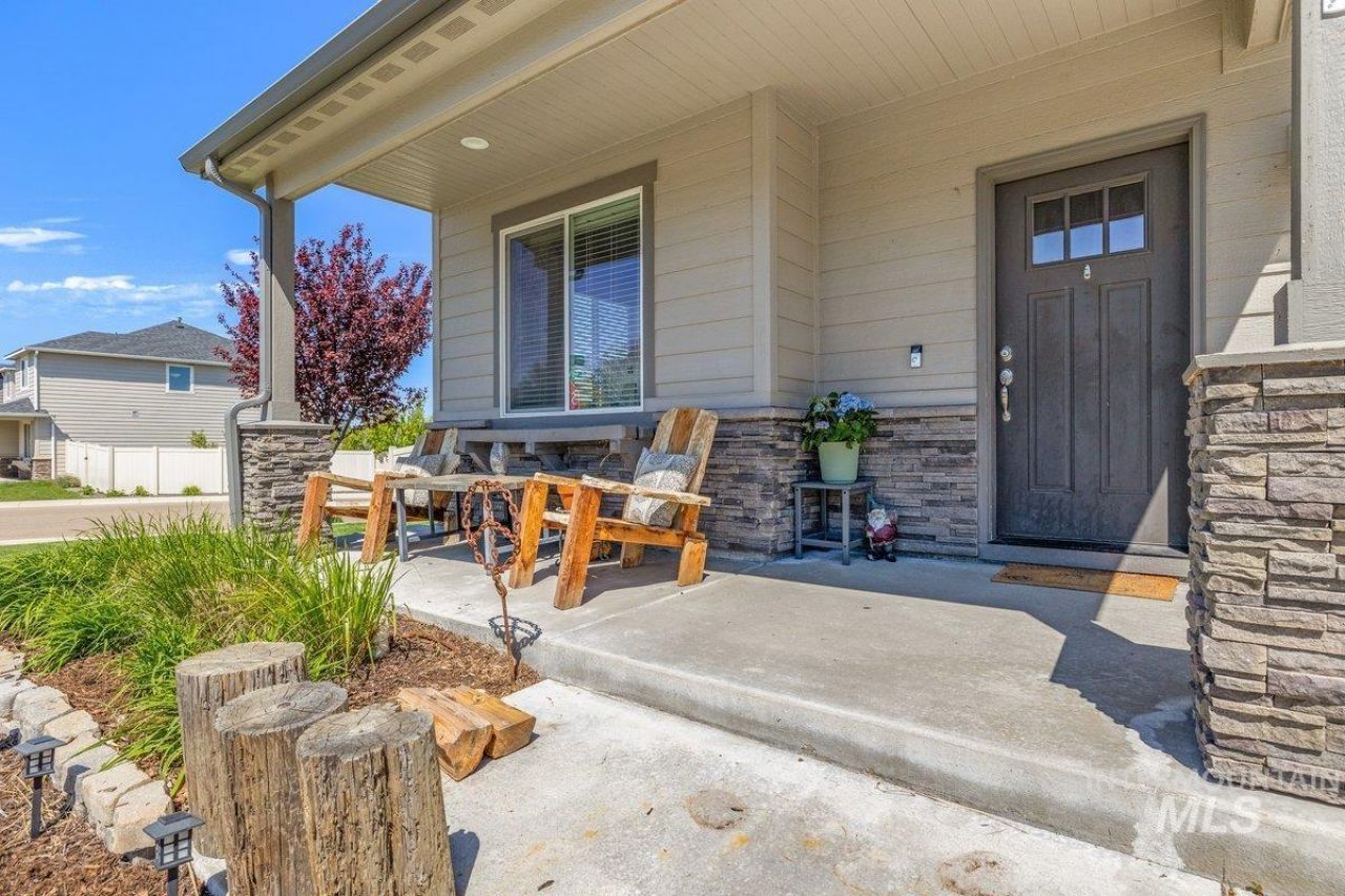 9644 W Goldenpond Ct, Boise, ID 83709 Main Photo