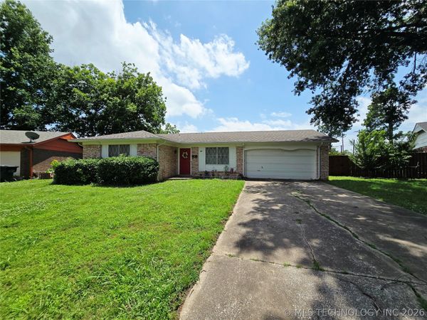 1121 W 14th Place , Claremore, OK 74017
