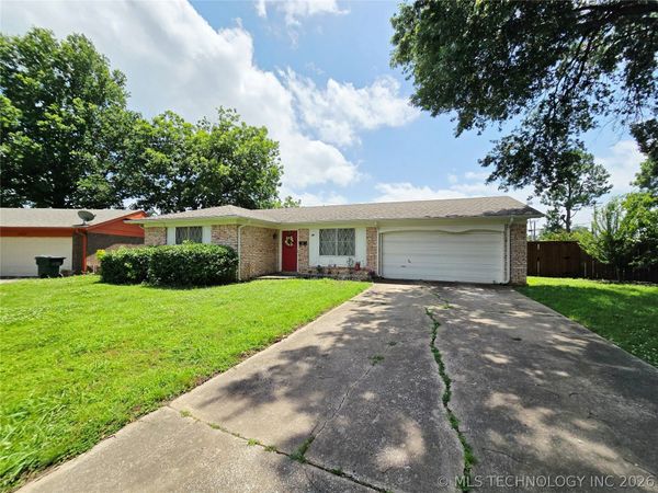 1121 W 14th Place , Claremore, OK 74017