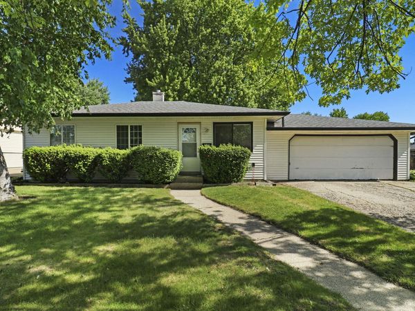 1712 87th St, Kenosha, WI 53143