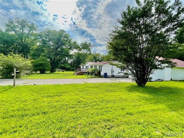 108 W Ash Street , Scott City, MO 63780