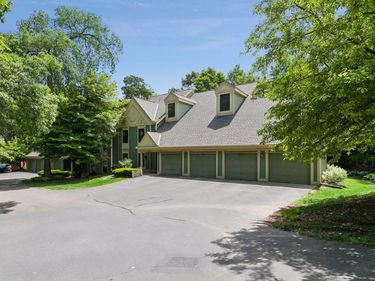 15735 26th Avenue N, Unit B, Plymouth, MN 55447
