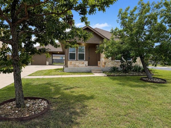 200 McCoy LN , Hutto, TX 78634