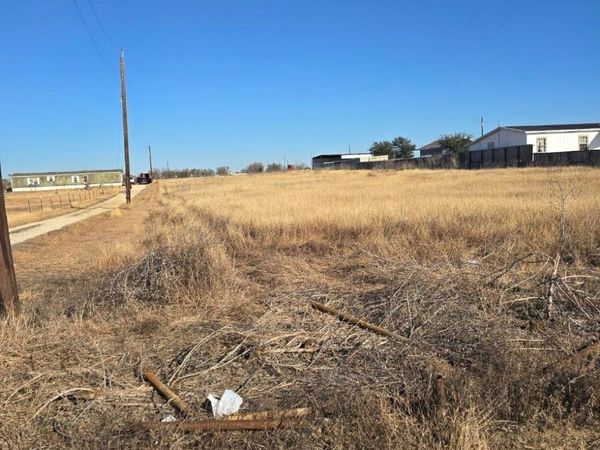 40 N County Road 140 , Cost, TX 78614
