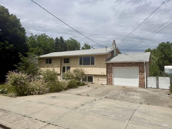 735 Burrell Ave, Lewiston, ID 83501