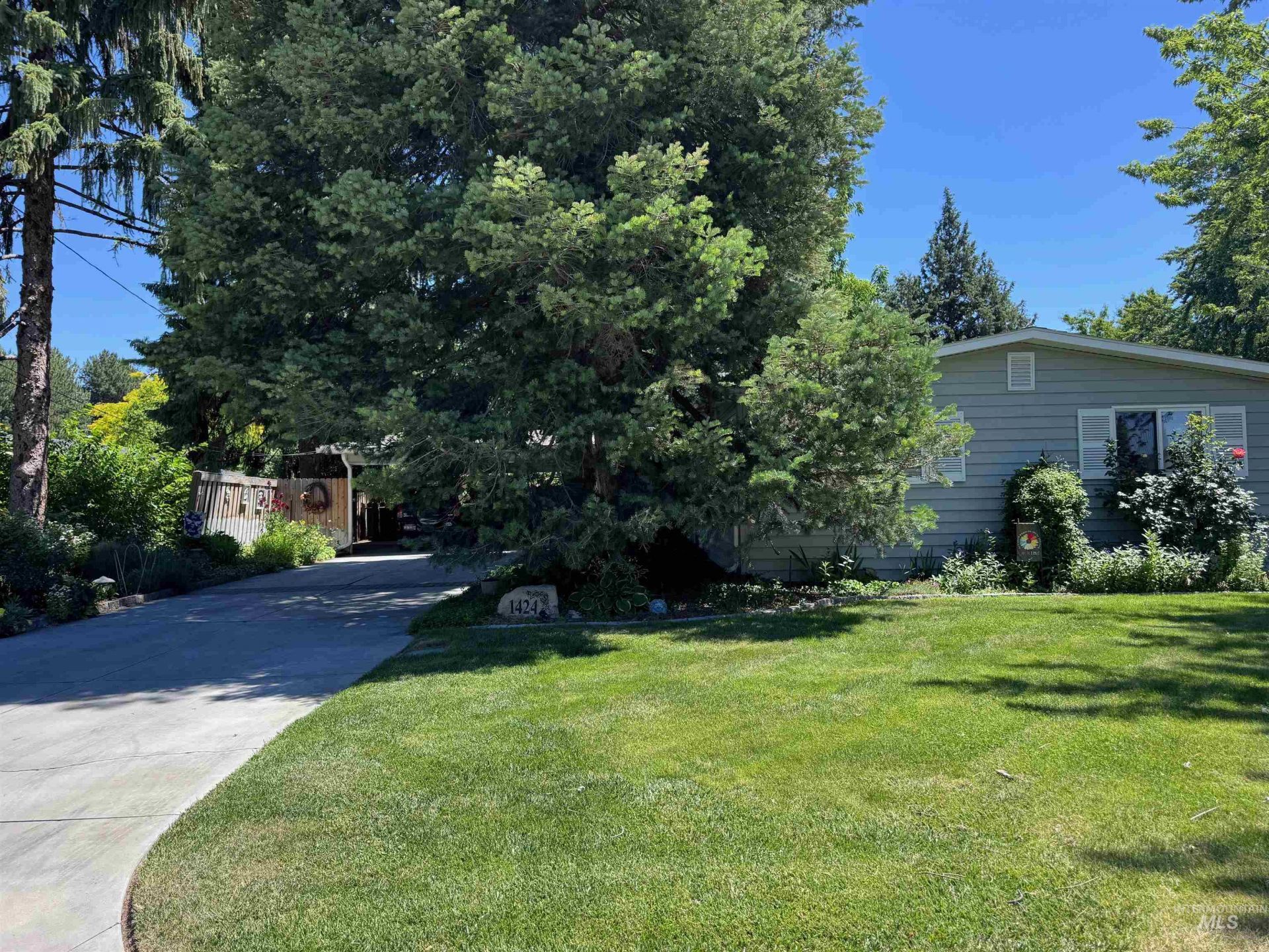 1424 S Atlantic St, Boise, ID 83705 Main Photo