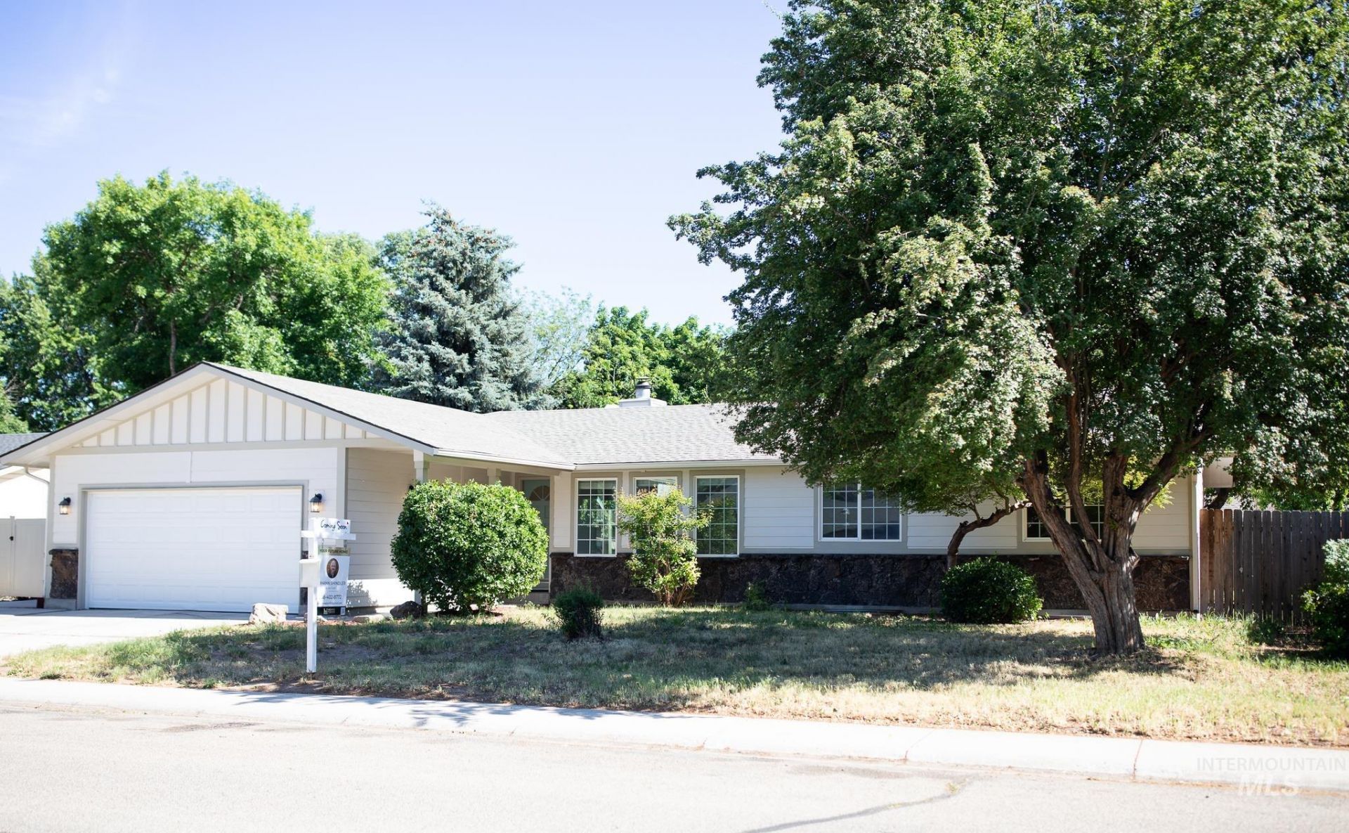 10423 W Barnsdale Dr, Boise, ID 83704 Main Photo