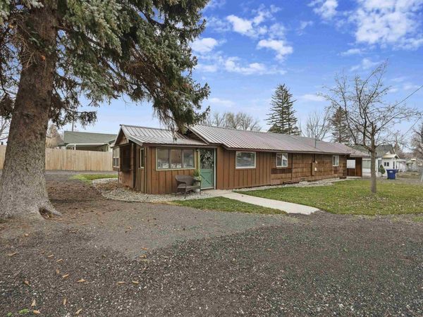 370 Orchard Street East, Hagerman, ID 83332