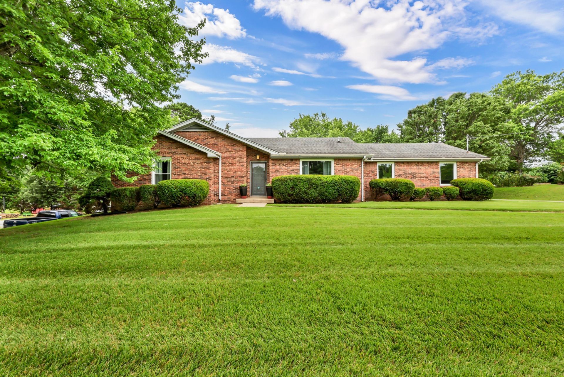 3056 Williamsburg Rd, Clarksville, TN 37043 Main Photo