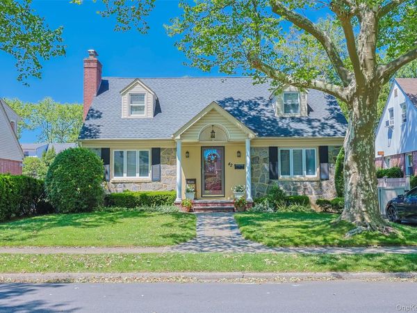 42 Beechwood Lane, North New Hyde Park, NY 11040