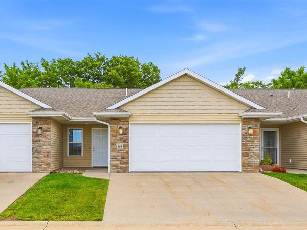 568 Meadow Oak CIR, Fairfax, IA 52228