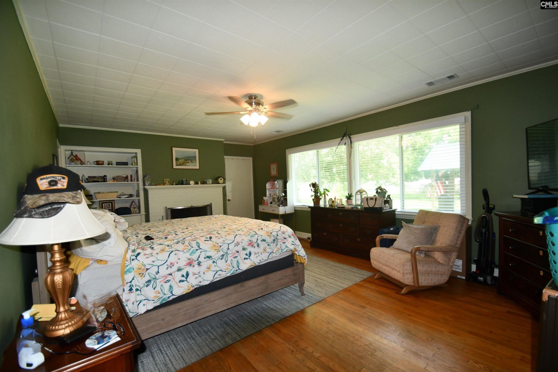 2631 Deloache Avenue Photo 5