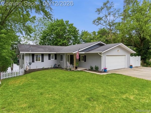 258 Lakeside Drive, Howell, MI 48843