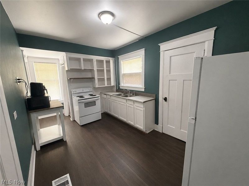 399 W Warren Avenue, Youngstown, OH 44511 Photo 4