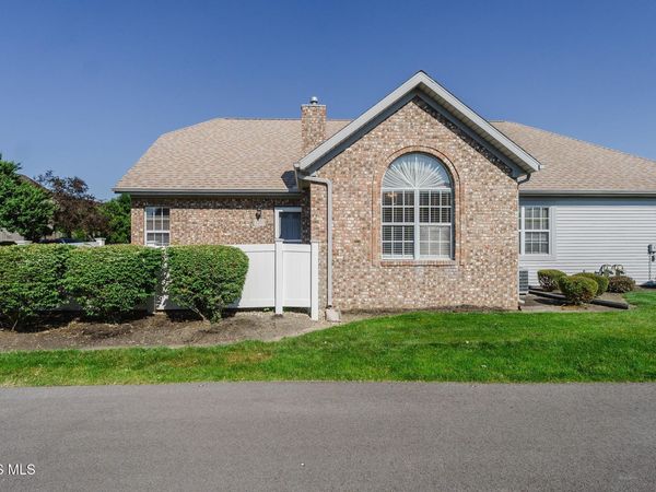 2257 Fox Run Cir , Findlay, OH 45840