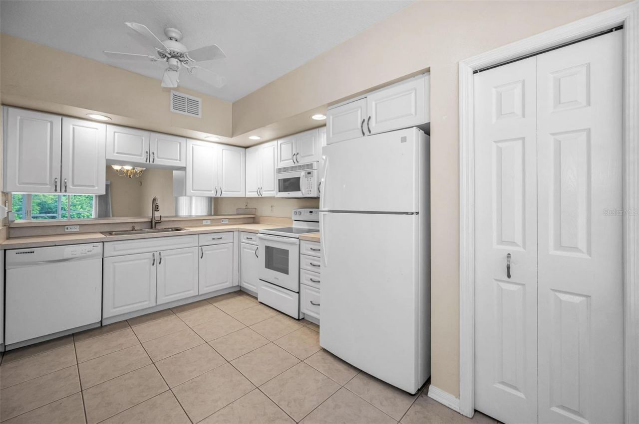 1400 Water View Drive W, Unit 104, Largo, FL 33771 Photo
