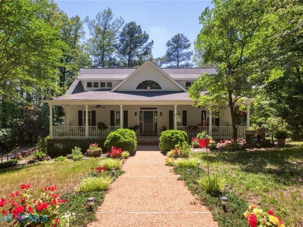 11688 River Crest Drive , Gloucester, VA 23061