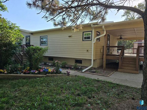 24253 467A Ave, Dell Rapids, SD 57022