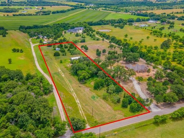 000 Wiggins Road, West, TX 76691