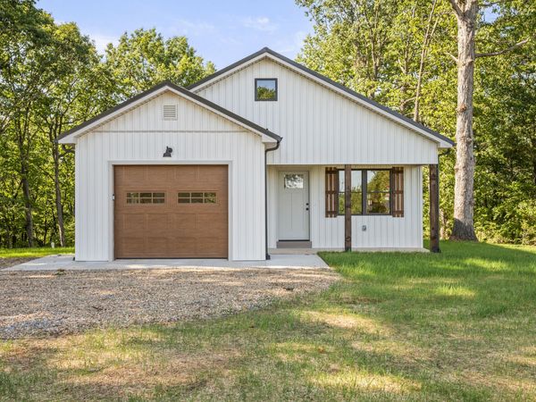 410 Darrell LN, Hurt, VA 24563