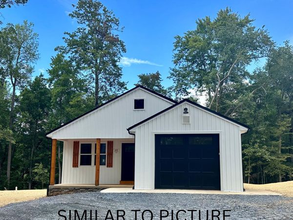 410 Darrell LN , Hurt, VA 24563