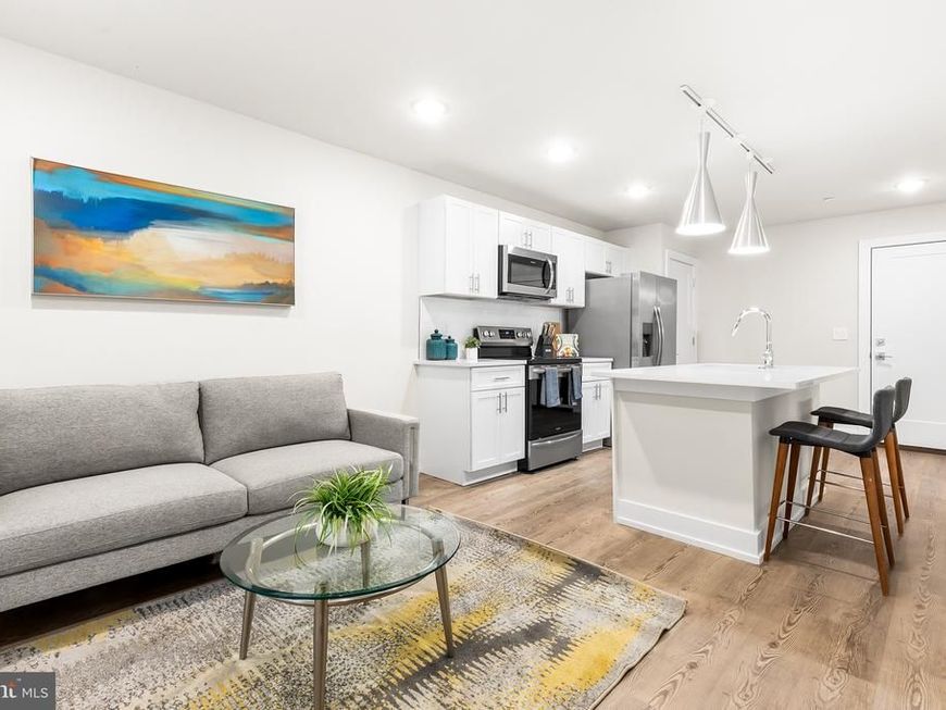 214 Vine Street, Unit 204, Philadelphia, PA 19106 Main Photo