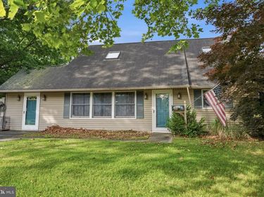 2 QUAY ROAD, LEVITTOWN, PA 19057