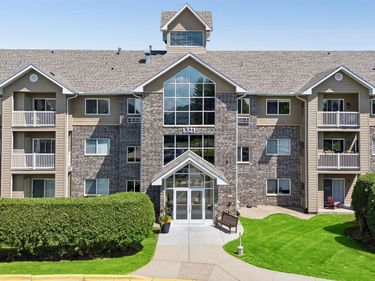1321 Lake Drive W, Unit 123, Chanhassen, MN 55317