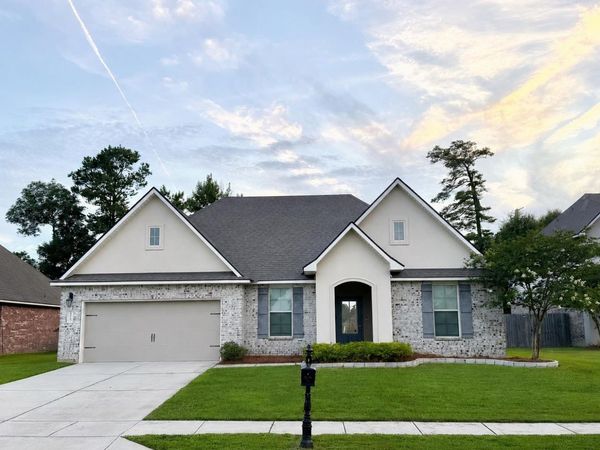 34209 Kingfisher St, Denham Springs, LA 70706