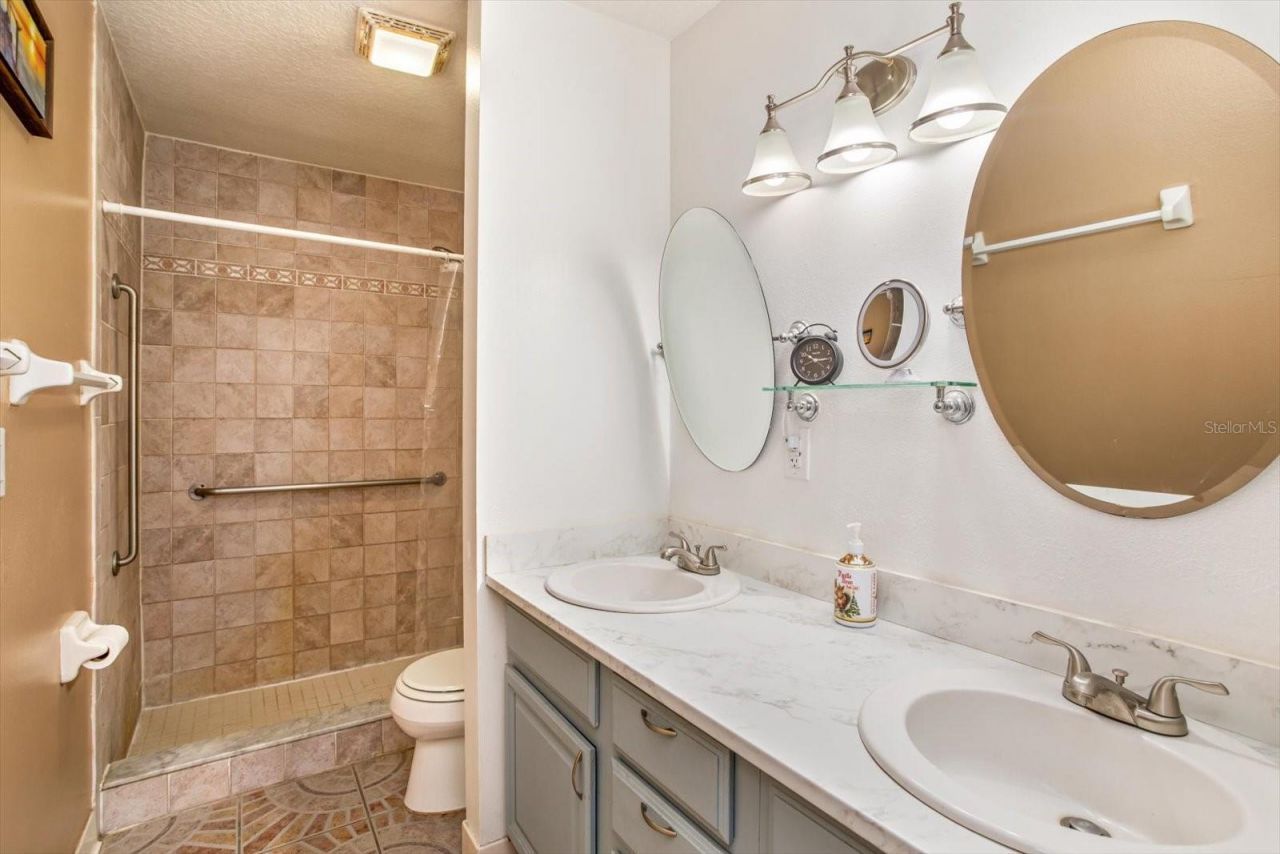 17249 Holly Court, Umatilla, FL 32784 Photo