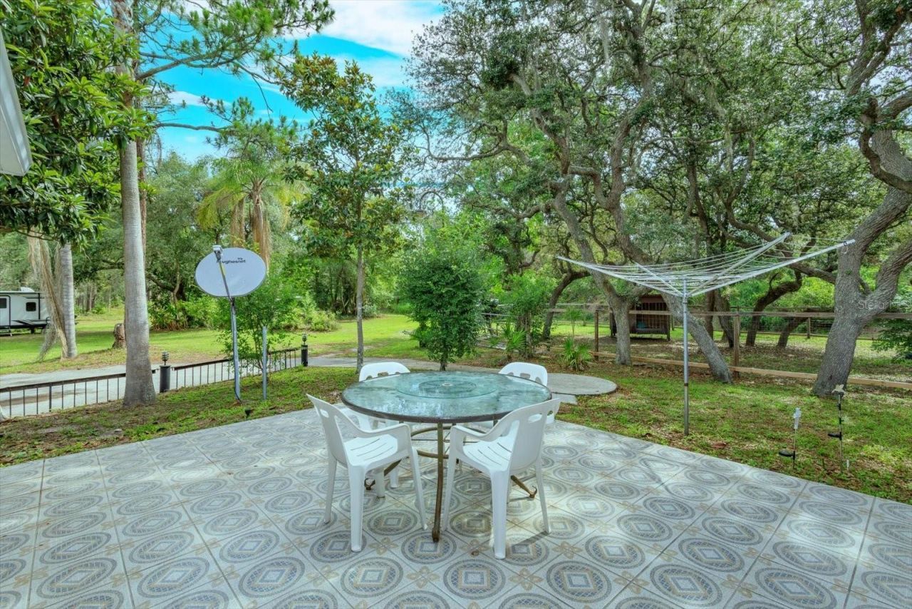 17249 Holly Court, Umatilla, FL 32784 Photo