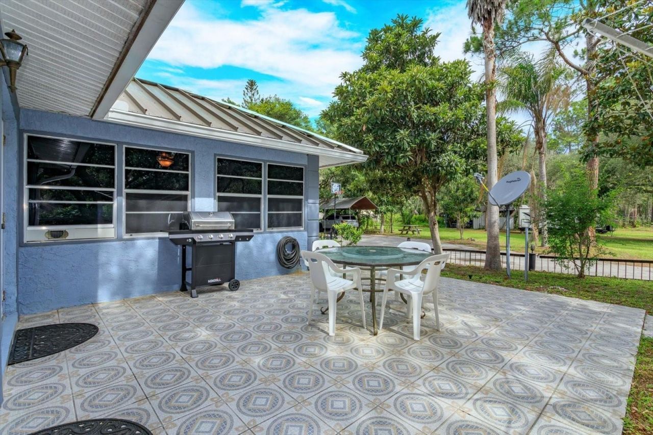17249 Holly Court, Umatilla, FL 32784 Photo