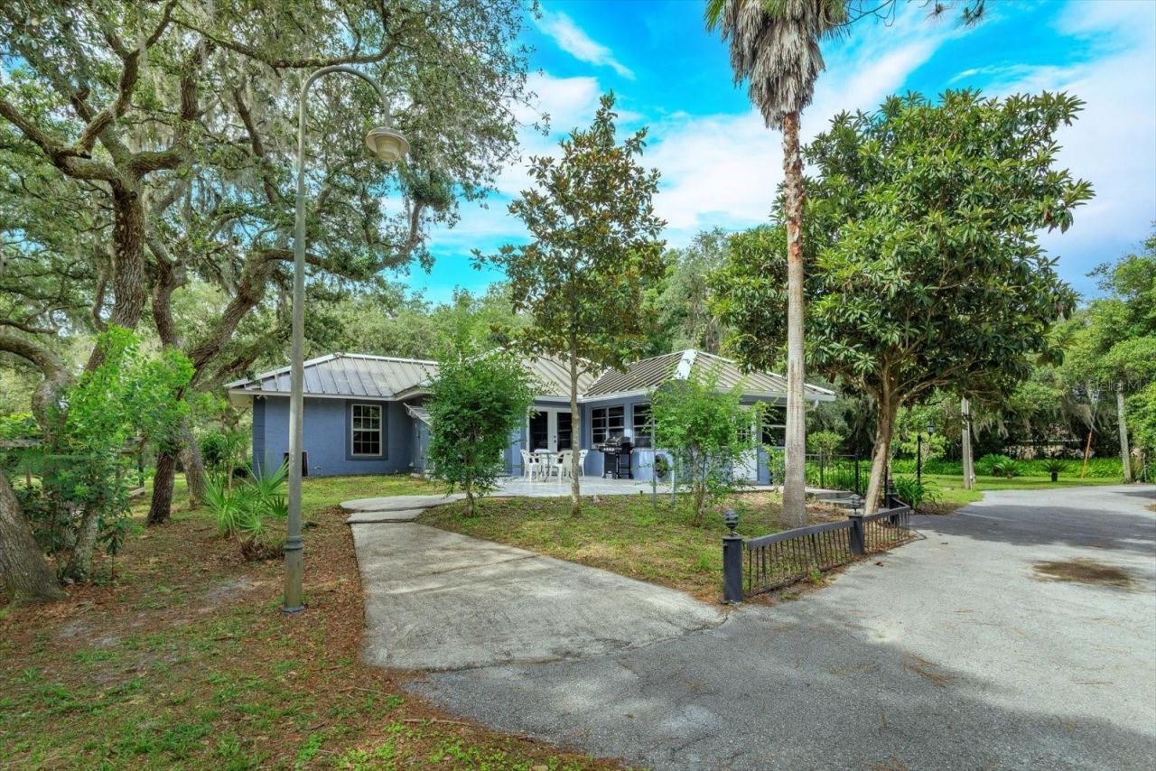 17249 Holly Court, Umatilla, FL 32784 Photo