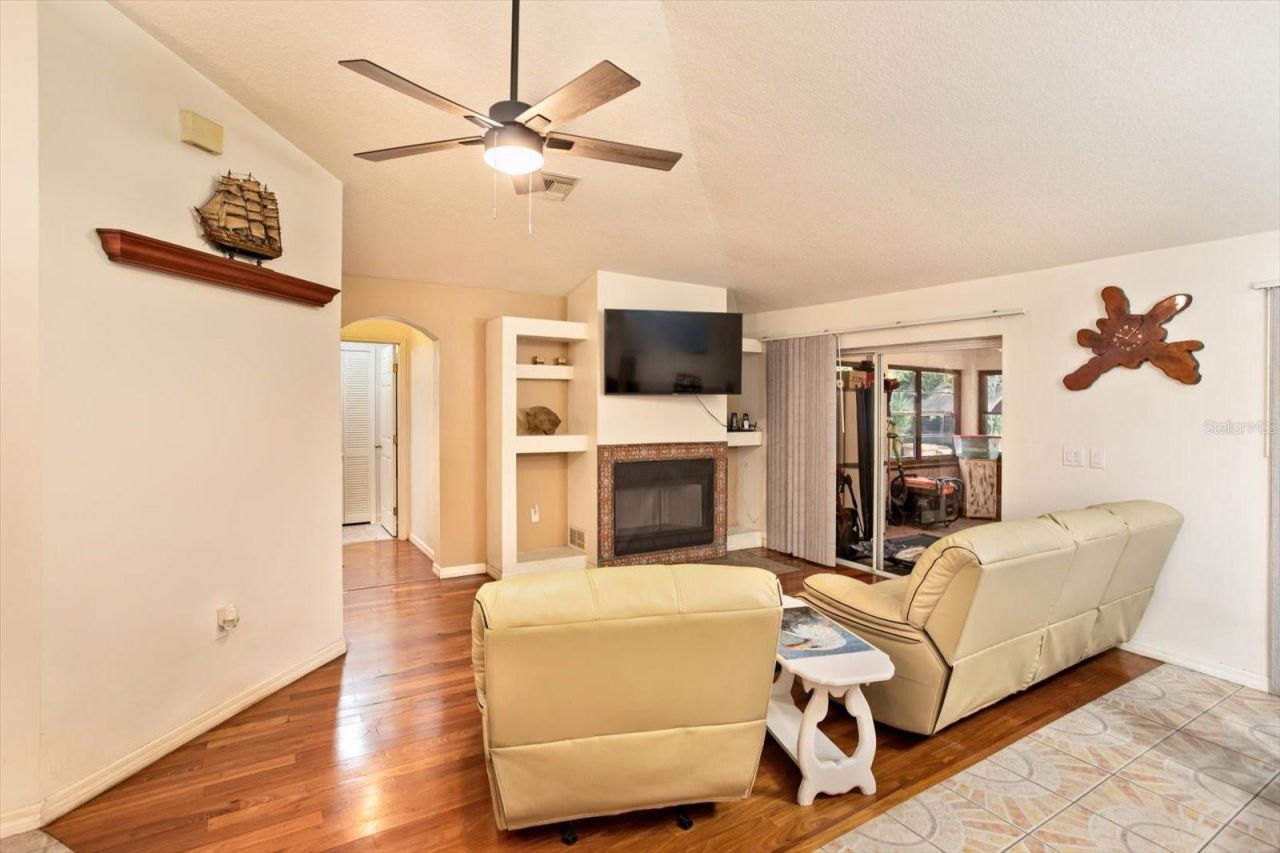 17249 Holly Court, Umatilla, FL 32784 Photo